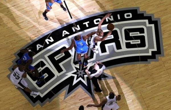 Плей-офф НБА: Сан-Антонио выигрывает первый матч у Оклахомы