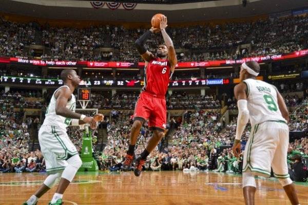 Плей-офф НБА: Джеймс нокаутирует Бостон и дарит Хит 7 игру