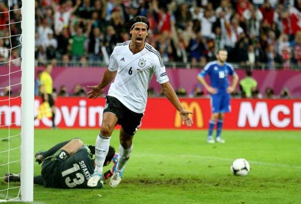 ЕВРО-2012: Немцы уверенно шагают в полуфинал